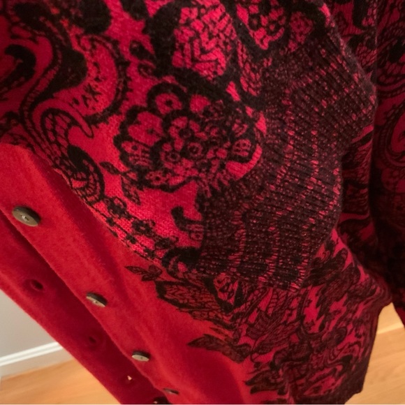 NWT Ladies button down sweater, red with black design. Size Medium - Picture 5 of 8